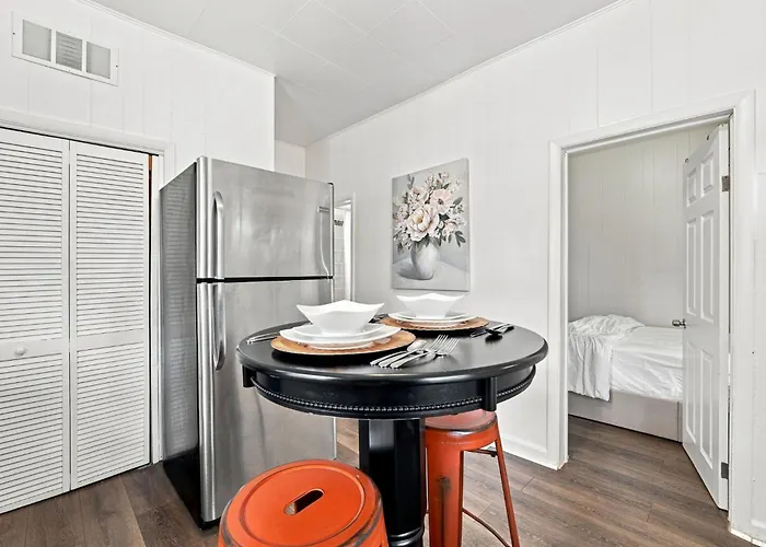 Charming One Bed With Office Near Chicago Apartamento